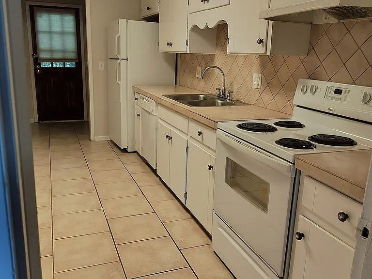 109 Maple St — Photo 11