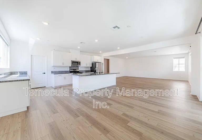 1816 Tapaderos St — Photo 5