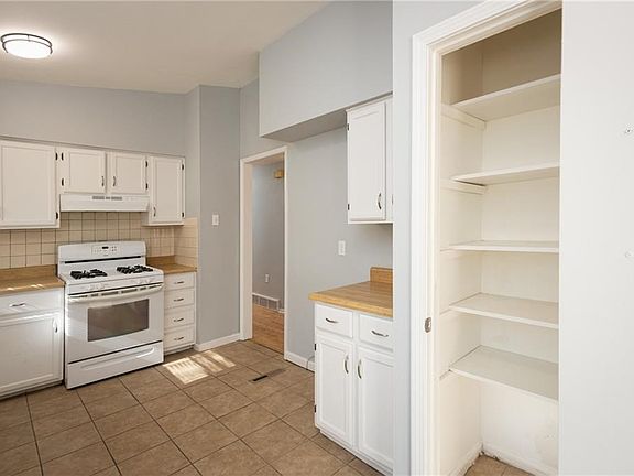 2nd image of 512 Sagebrush Ln