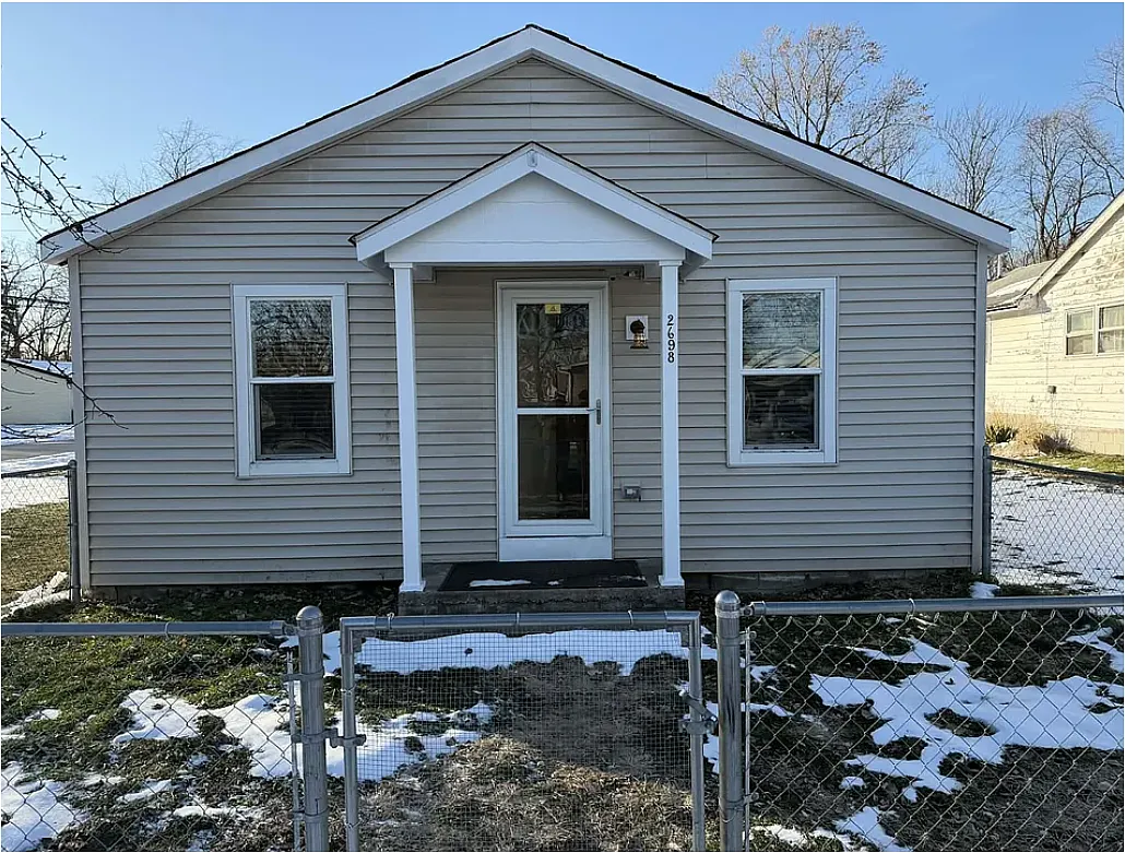2698 Cass St photo 1