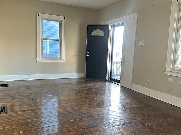 4th image of 2022 High St