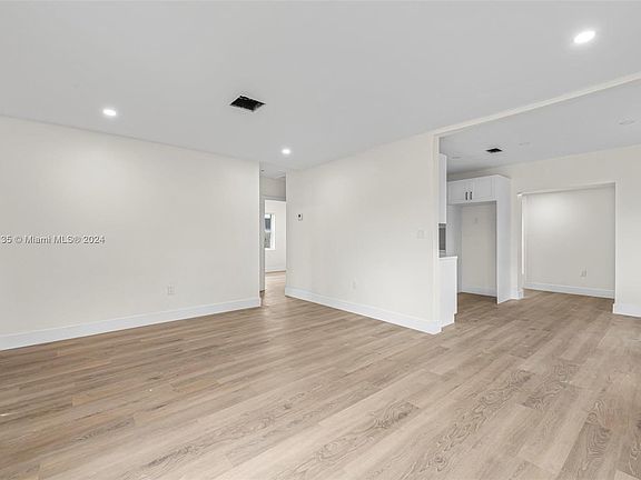 5th image of 860 NW 35th Ave
