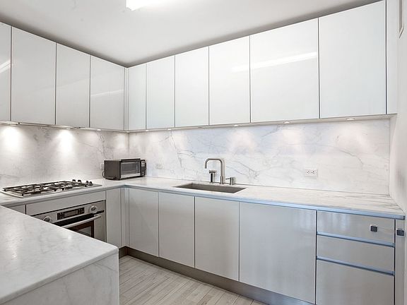 4th image of 322 W 57th St APT 39F1