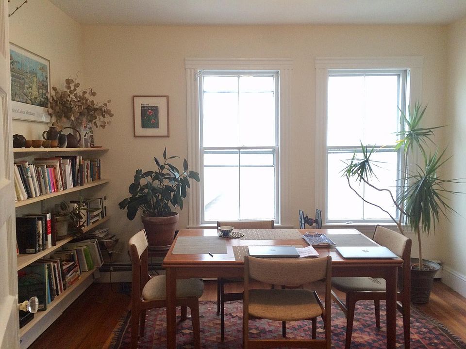 2nd image of 474 Windsor St #3