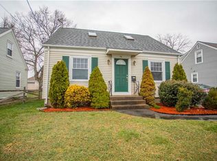 70 Stearns St, Pawtucket, RI 02861