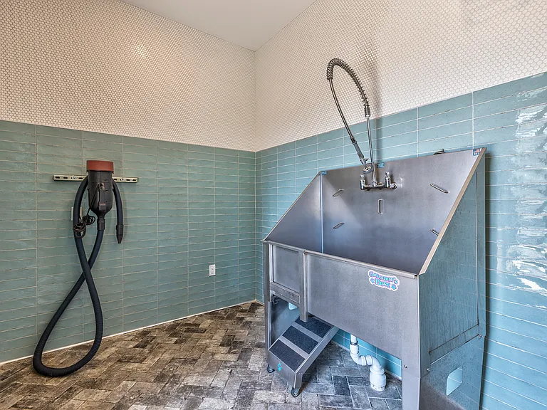 Vintage Century Farms Apartments — Photo 24