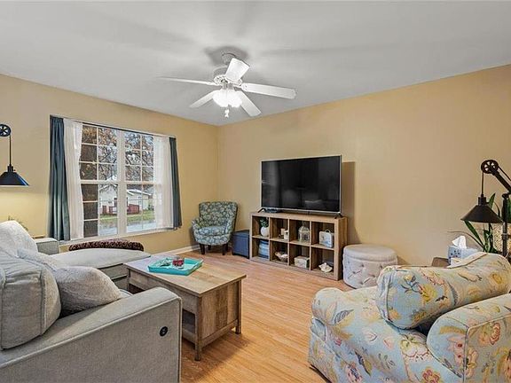 2nd image of 1501 S Logan Ave