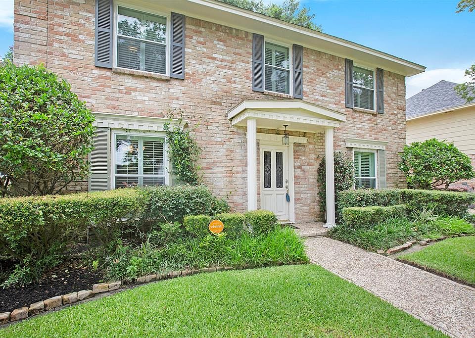 Inviting front entry
