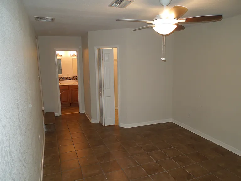 Bedroom with full bath and walkin-closet