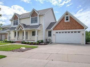 774 New Century Blvd N, Maplewood, MN 55119