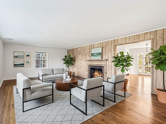 4th image of 110 Hegemans Ln