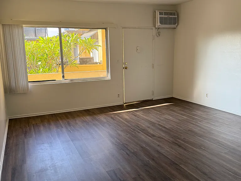 SEP-BUR APARTMENTS — Photo 11