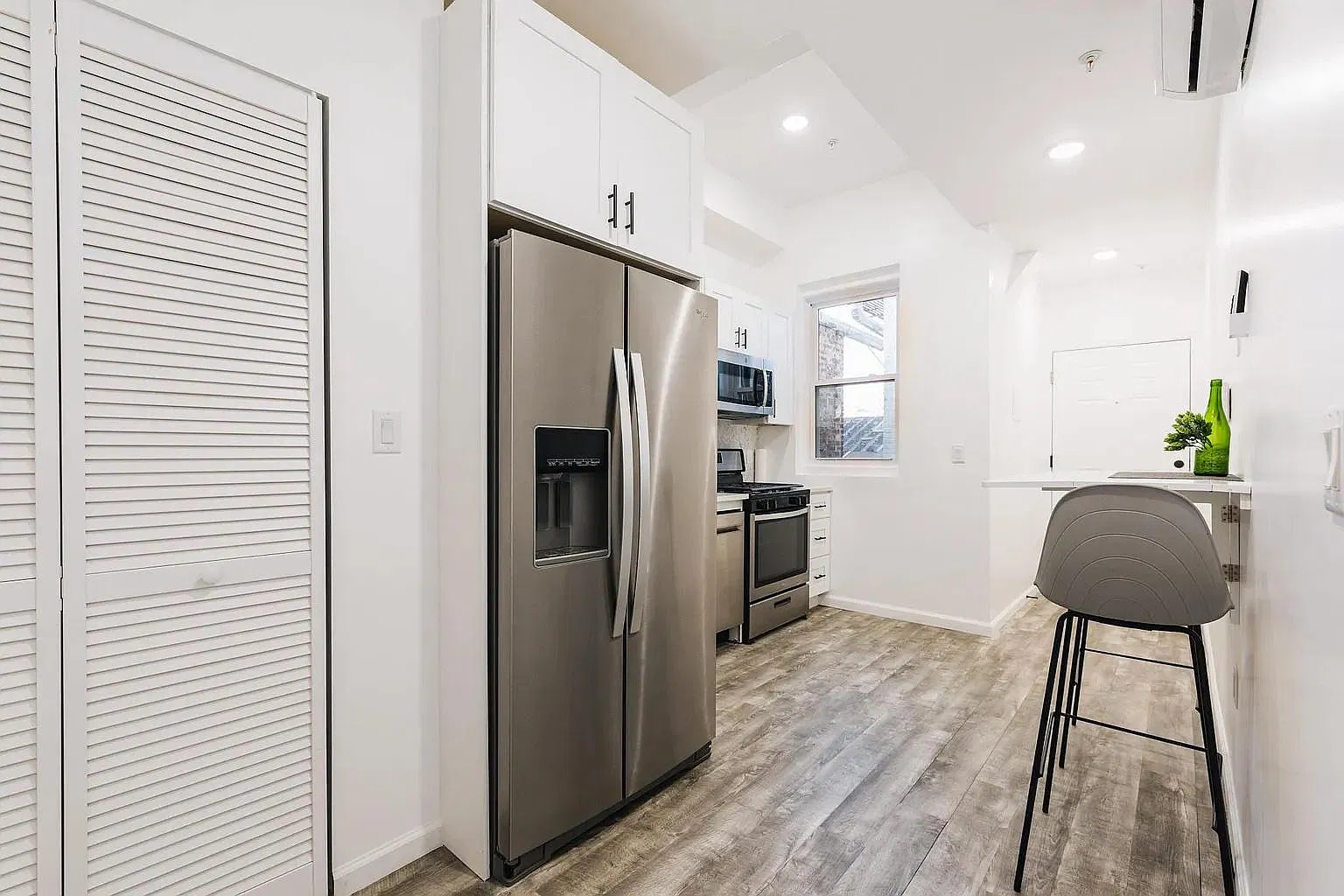 2 bed, 750 sqft, $2,250 — Photo 1