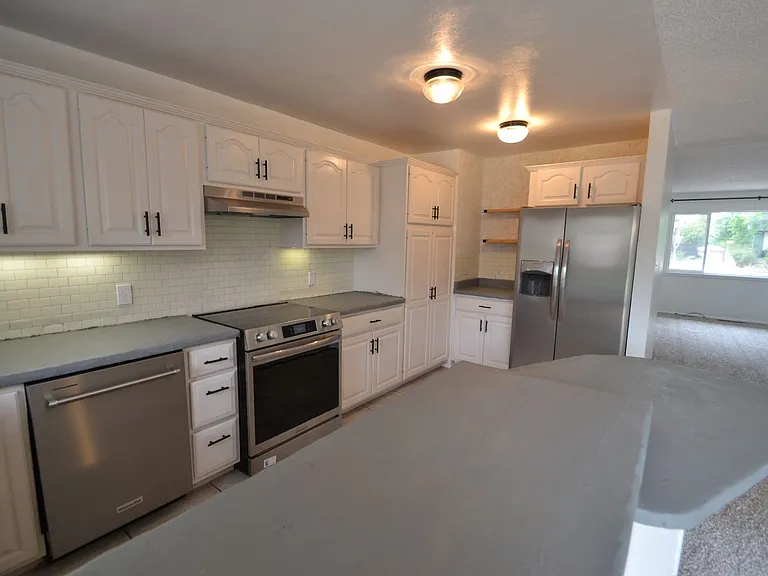 3106 Gomer Ave — Photo 6
