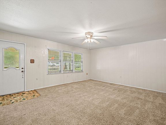 4th image of 706 S Santa Fe St