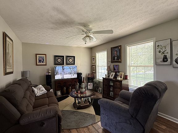 4th image of 242 Kay Cir