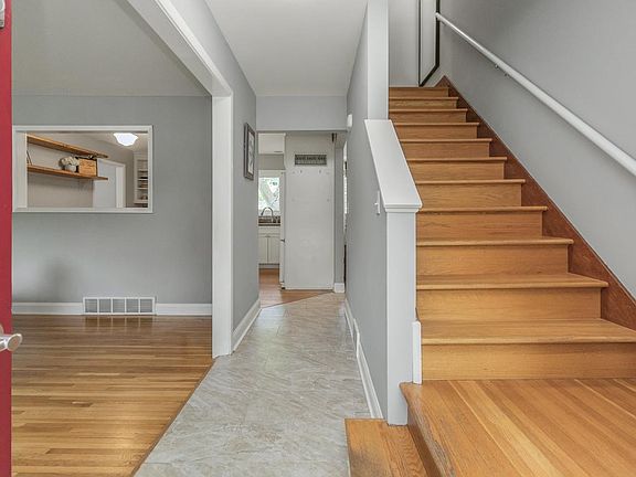 4th image of 16404 Temple Dr S