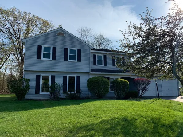 19 Hanover Dr, Delmar, NY 12054