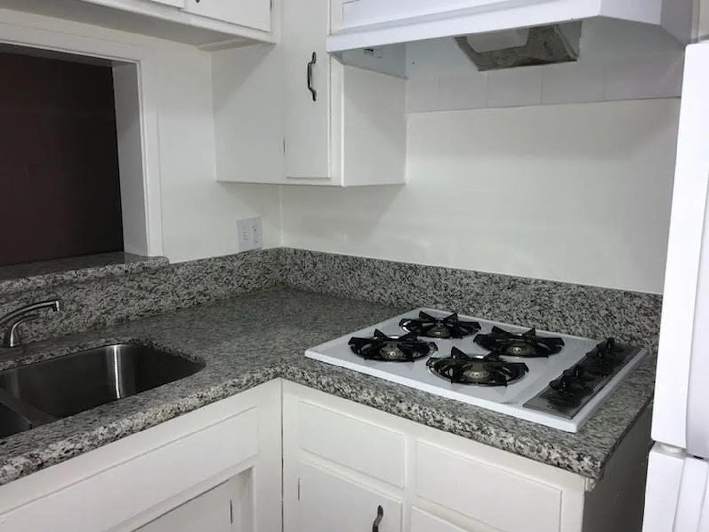 Hollywood Villa Apts. — Photo 3