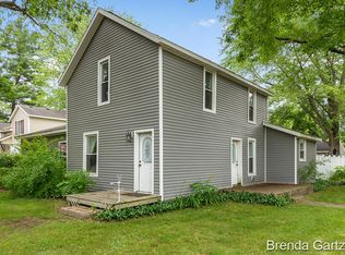 404 Pine St, Howard City, MI 49329