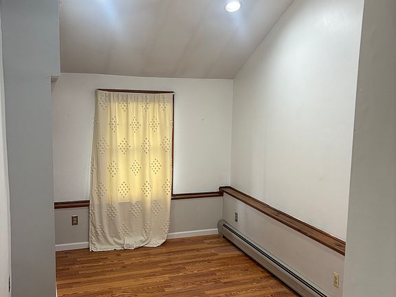 5th image of 716 Chestnut St