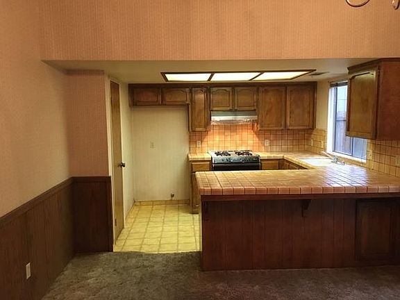 3rd image of 2308 E Tulare Ave