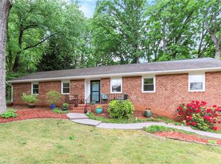 6834 Rollingwood Dr, Clemmons, NC 27012