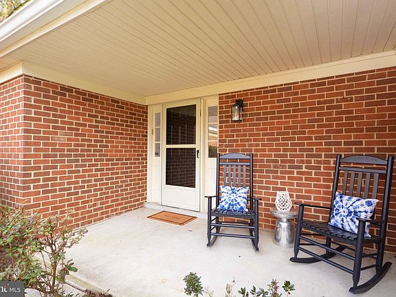 2nd image of 943 Tidewater Grove Ct