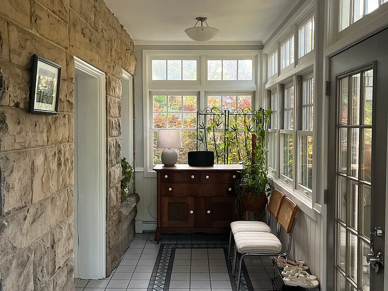 Lake-facing entry hall