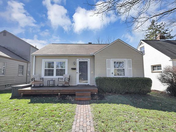 2nd image of 327 E Jeffrey Pl