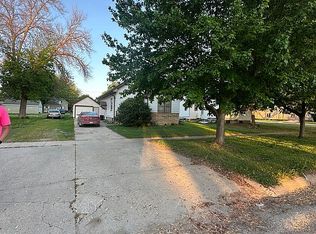 118 S Kiel St, Holstein, IA 51025