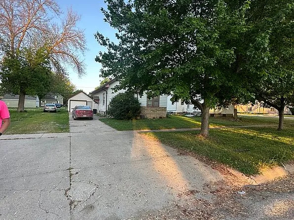 118 S Kiel St, Holstein, IA 51025