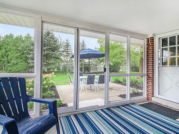 5th image of 667 Worthington Pl