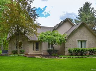 1600 Dorn Dr, Leonard, MI 48367