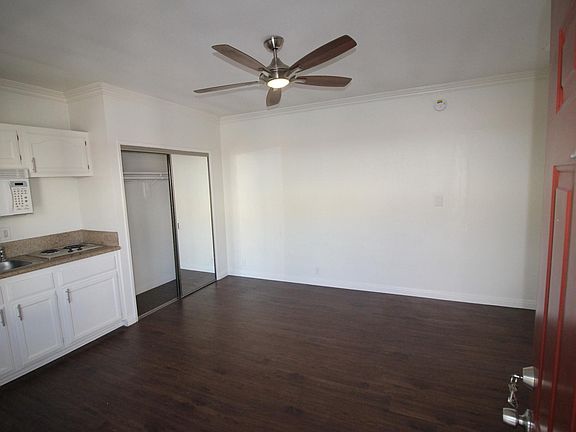 5th image of 1114 N Clark St APT 3A