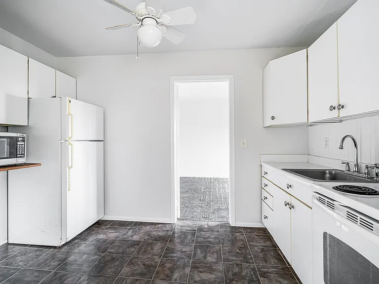 18 Fairfield Ave #A10 — Photo 3