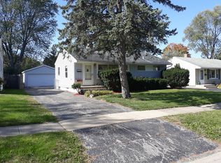 140 S Seymour Ave, Mundelein, IL