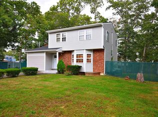 35 Lamont Pl, West Babylon, NY