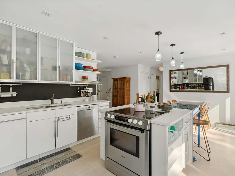 38 Eisenhower Dr — Photo 8