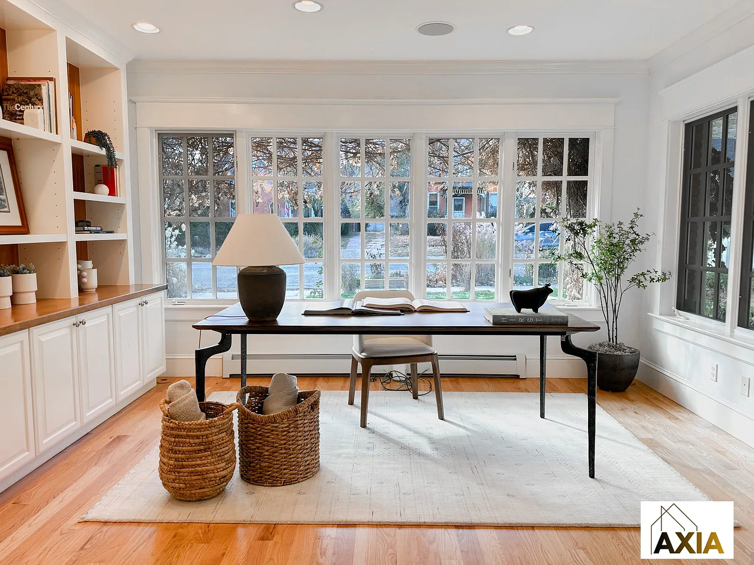 3 bed, 2.5 bath, 4500 sqft, $9,750 — Photo 2