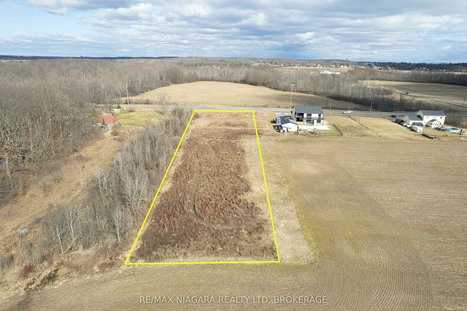 1577 Stevensville Rd photo 1