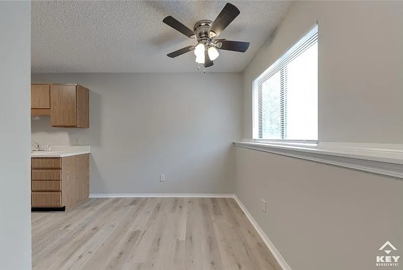 2 bed, 1.5 bath, 990 sqft, $950 — Photo 4