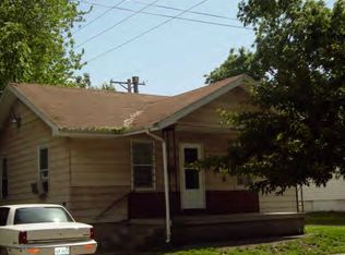 555 W Leafland Ave, Decatur, IL 62522