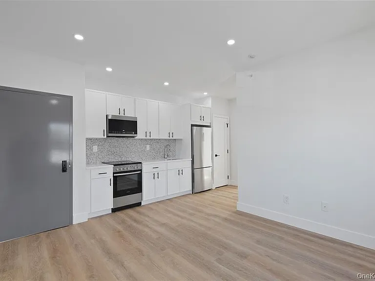 9 Lagrange Ave #4 — Photo 2