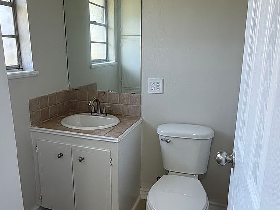 5th image of 4111 Lotus St