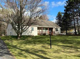 7811 S 41st Rd, Cadillac, MI 49601