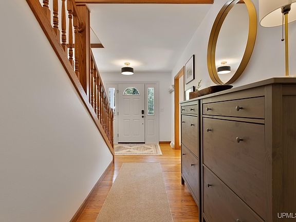 2nd image of 840 Orianna Dr