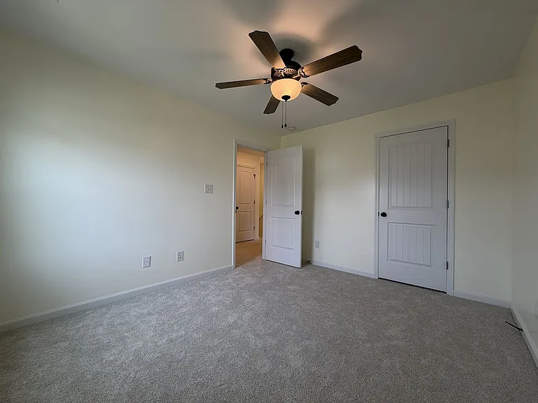 302 E Franck St — Photo 26