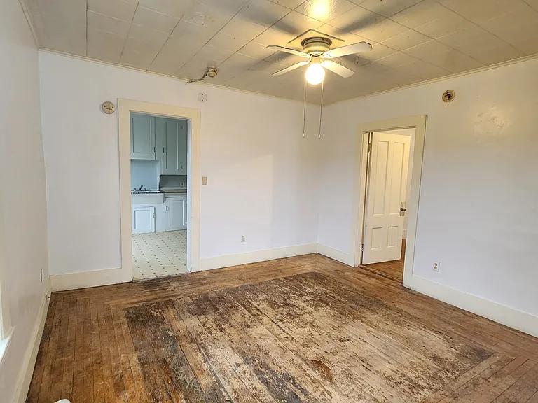 52 Hampshire St #3 — Photo 4
