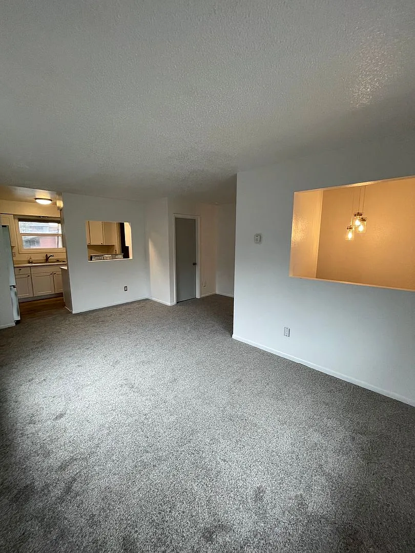 8521 Golden Street — Photo 4